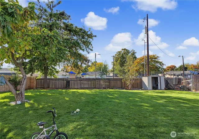 Photo 3 of Single family home for sale at 315 N 4th Avenue, Othello, WA 99344 | MLS# NWM2590451 | Listing updated on 2026-10-16