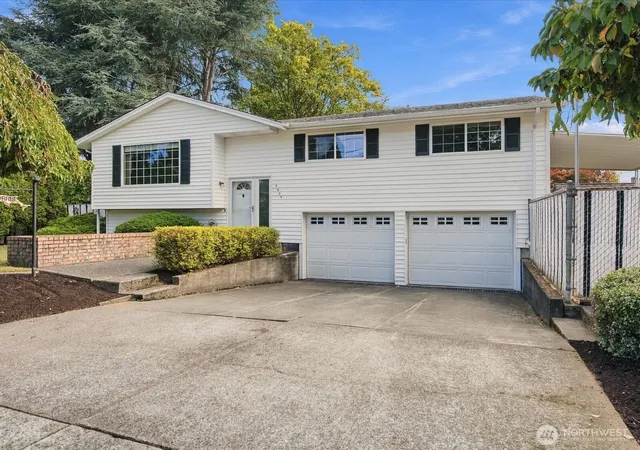 Photo 3 of Single family home for sale at 7637 Tacoma Ave S, Tacoma, WA 98408 | MLS# NWM2590452 | Listing updated on 2026-10-24