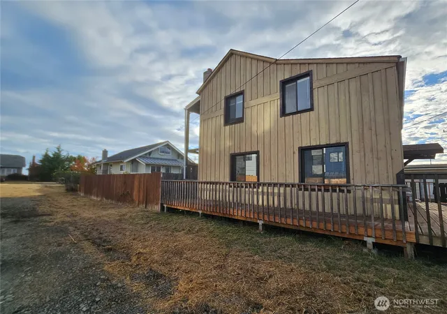 Photo 4 of Single family home for sale at 126 W -126 1/2 2nd St, Port Angeles, WA 98362 | MLS# NWM2590487 | Listing updated on 2026-10-23