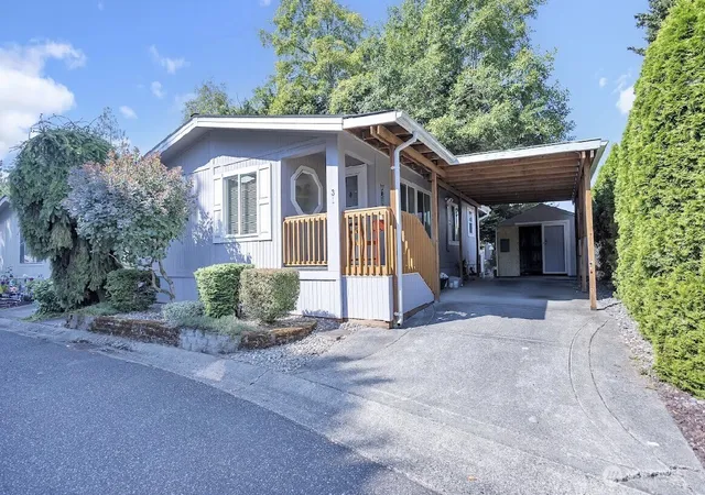Photo 2 of Manufactured home for sale at 11100 4th Avenue W #31, Everett, WA 98204 | MLS# NWM2590490 | Listing updated on 2026-10-02