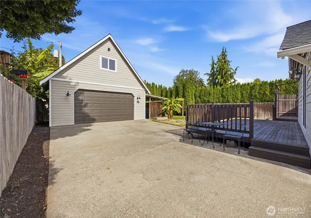 Photo 3 of Sale Pending at 1215 8th Avenue Nw, Puyallup, WA 98371 | MLS# NWM2590493 | Listing updated on 2026-10-16