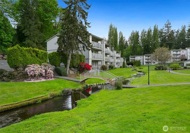 Condo for sale at 13271 15th Avenue NE #B13, Seattle, WA 98125 | MLS# NWM2590513