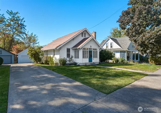 Photo 3 of Single family home for sale at 916 Catherine St, Walla Walla, WA 99362 | MLS# NWM2590517 | Listing updated on 2026-10-06