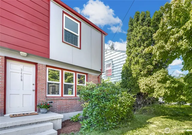 Photo 2 of Townhouse for sale at 3405 Nw Market St, Seattle, WA 98107 | MLS# NWM2590526 | Listing updated on 2026-10-08
