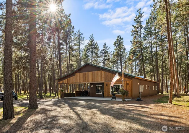 Photo 1 of Single family home for sale at 4652 Airport Rd, Cle Elum, WA 98922 | MLS# NWM2590533 | Listing updated on 2026-10-02