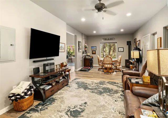 Photo 4 of Single family home for sale at 4652 Airport Rd, Cle Elum, WA 98922 | MLS# NWM2590533 | Listing updated on 2026-10-02