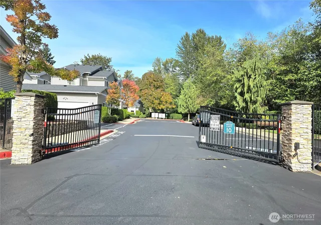 Photo 2 of Townhouse for sale at 18866 108th Lane Se, Renton, WA 98055 | MLS# NWM2590544 | Listing updated on 2026-10-24