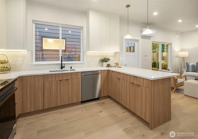 Photo 4 of Condo for sale at 10043 NE 38th Avenue, Seattle, WA 98125 | MLS# NWM2590549 | Listing updated on 2026-10-08