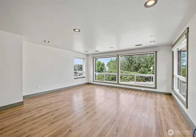 Photo 3 of Mansion for sale at 1008 E Guiberson St, Kent, WA 98030 | MLS# NWM2590571 | Listing updated on 2026-10-02