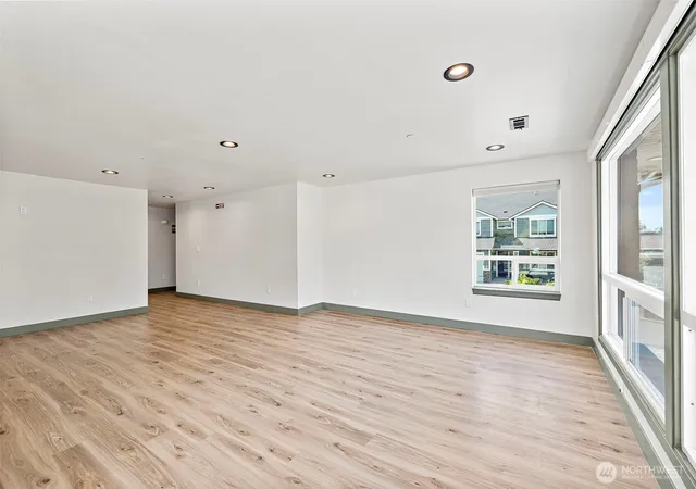 Photo 3 of Single family home for sale at 1008 E Guiberson St, Kent, WA 98030 | MLS# NWM2590571 | Listing updated on 2026-10-02