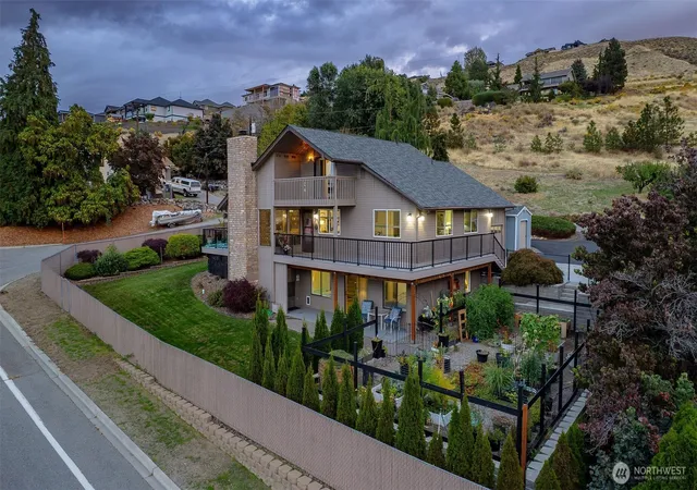 Photo 1 of Single family home for sale at 2718 Westview Dr, East Wenatchee, WA 98802 | MLS# NWM2590576 | Listing updated on 2026-10-03