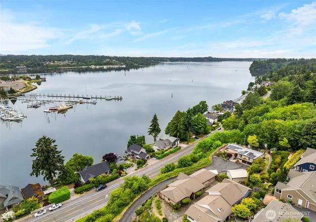 Photo 3 of Single family home for sale at 812 San Francisco Ave Ne, Olympia, WA 98506 | MLS# NWM2590594 | Listing updated on 2026-10-02