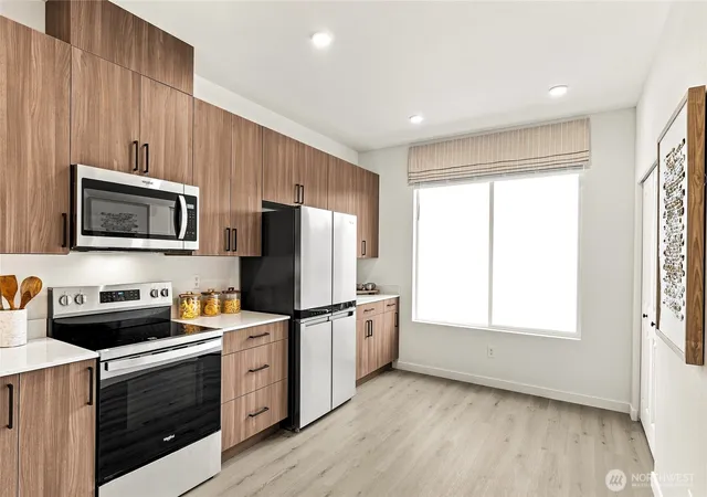 Photo 3 of Sale Pending at 16202 Manor Way #D6, Lynnwood, WA 98087 | MLS# NWM2590598 | Listing updated on 2026-10-02