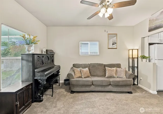 Photo 3 of Sale Pending at 303 G St Se, Auburn, WA 98002 | MLS# NWM2590638 | Listing updated on 2026-10-09