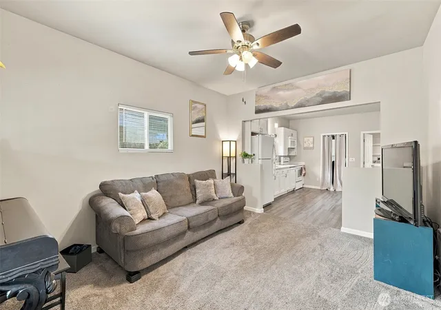 Photo 3 of Sale Pending at 303 G St SE, Auburn, WA 98002 | MLS# NWM2590638 | Listing updated on 2026-10-09