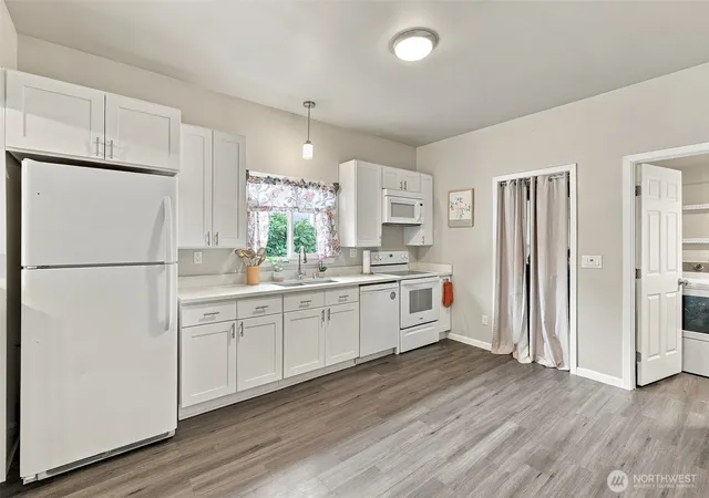 Photo 4 of Sale Pending at 303 G St SE, Auburn, WA 98002 | MLS# NWM2590638 | Listing updated on 2026-10-09