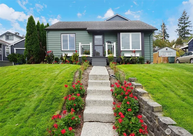 Photo 1 of Single family home for sale at 1624 Pine St, Everett, WA 98201 | MLS# NWM2590640 | Listing updated on 2026-10-02
