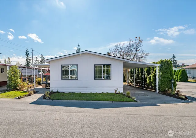 Photo 2 of Manufactured home for sale at 225 Ne Ernst St #49, Oak Harbor, WA 98277 | MLS# NWM2590641 | Listing updated on 2026-10-05