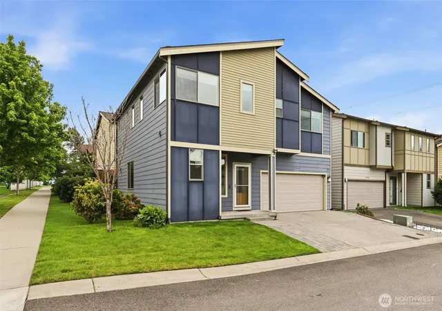 Photo 2 of Single family home for sale at 22509 Southeast 283rd St, Maple Valley, WA 98038 | MLS# NWM2590644 | Listing updated on 2026-10-03