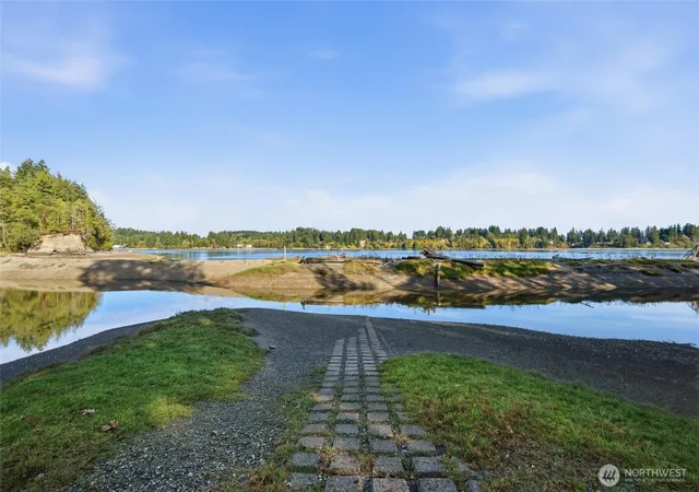 Photo 4 of Single family home for sale at 151 E Barbary Dr, Grapeview, WA 98546 | MLS# NWM2590645 | Listing updated on 2026-10-02