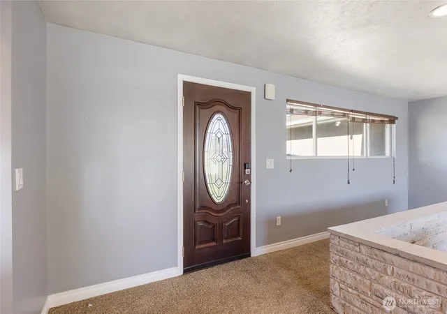 Photo 3 of Single family home for sale at 303 W Northshore Dr, Moses Lake, WA 98837 | MLS# NWM2590650 | Listing updated on 2026-10-03