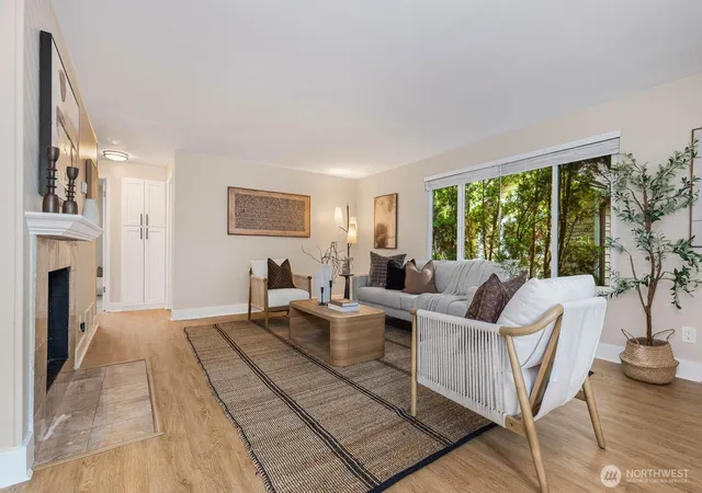 Photo 3 of Single family home for sale at 10208 114th Place Ne, Kirkland, WA 98033 | MLS# NWM2590676 | Listing updated on 2026-10-03