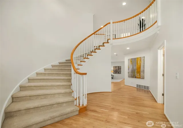 Photo 3 of Single family home for sale at 6633 Fairway Ave Se, Snoqualmie, WA 98065 | MLS# NWM2590685 | Listing updated on 2026-10-03