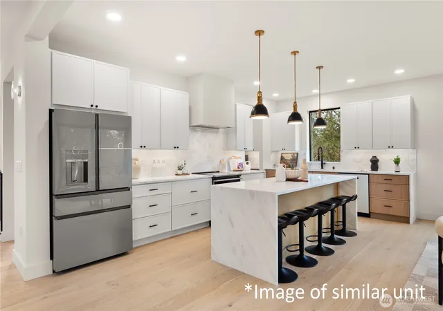 Photo 3 of Single family home for sale at 19268 Lago Pl Ne, Lake Forest Park, WA 98155 | MLS# NWM2590687 | Listing updated on 2026-10-03