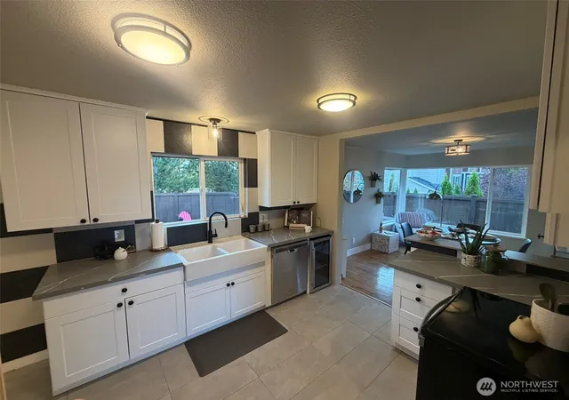 Photo 3 of Single family home for sale at 522 Hawthorne St, Everett, WA 98201 | MLS# NWM2590706 | Listing updated on 2026-10-03