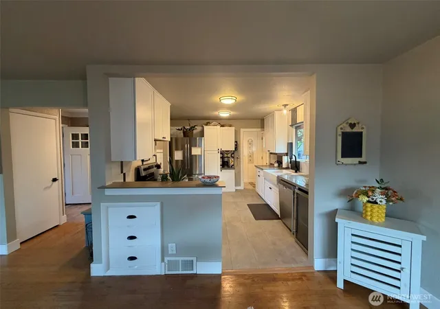Photo 4 of Single family home for sale at 522 Hawthorne St, Everett, WA 98201 | MLS# NWM2590706 | Listing updated on 2026-10-03
