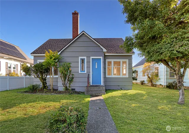 Single family home for sale at 2722 Pacific Ave, Hoquiam, WA 98550 | MLS# NWM2590718