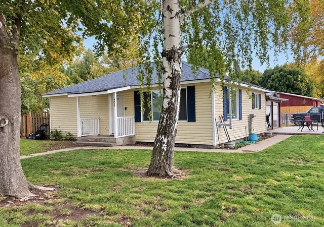 Photo 2 of Sale Pending at 403 Main St, Oroville, WA 98844 | MLS# NWM2590728 | Listing updated on 2026-10-08