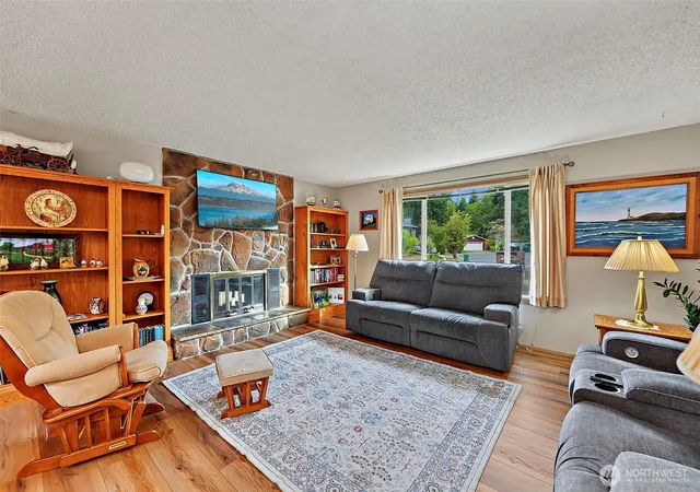 Photo 1 of Single family home for sale at 218 S 317th Place, Federal Way, WA 98003 | MLS# NWM2590738 | Listing updated on 2026-10-06