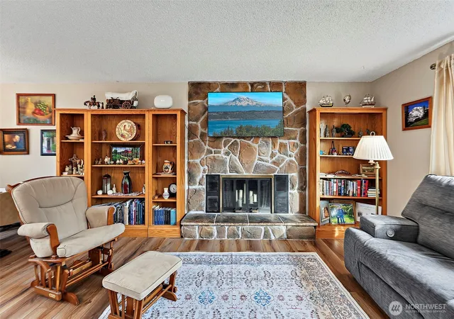 Photo 2 of Single family home for sale at 218 S 317th Place, Federal Way, WA 98003 | MLS# NWM2590738 | Listing updated on 2026-10-06