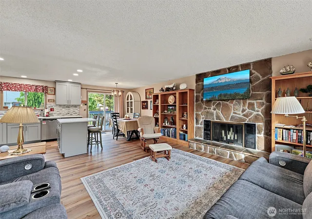 Photo 3 of Single family home for sale at 218 S 317th Place, Federal Way, WA 98003 | MLS# NWM2590738 | Listing updated on 2026-10-06