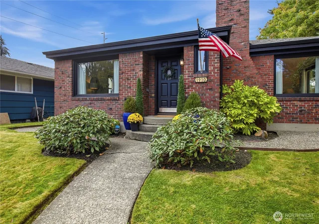 Photo 2 of Single family home for sale at 1910 N Union Ave, Tacoma, WA 98406 | MLS# NWM2590762 | Listing updated on 2026-10-06