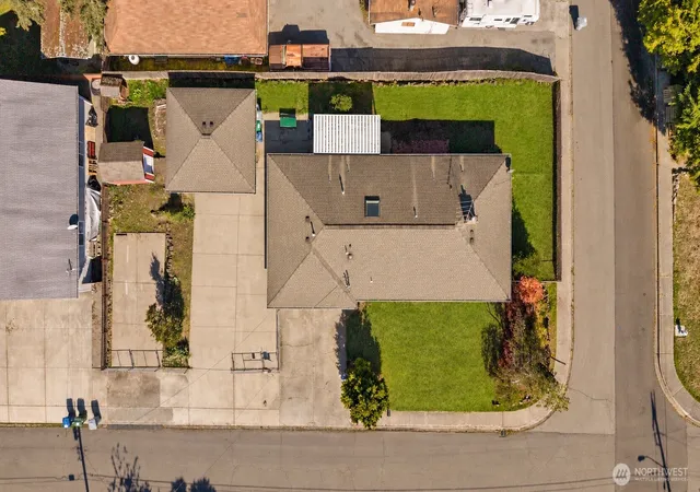Photo 4 of Single family home for sale at 12820 SE 172nd Street, Renton, WA 98058 | MLS# NWM2590780 | Listing updated on 2026-10-09