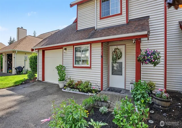Photo 2 of Townhouse for sale at 247 S 328th Lane, Federal Way, WA 98003 | MLS# NWM2590783 | Listing updated on 2026-10-04