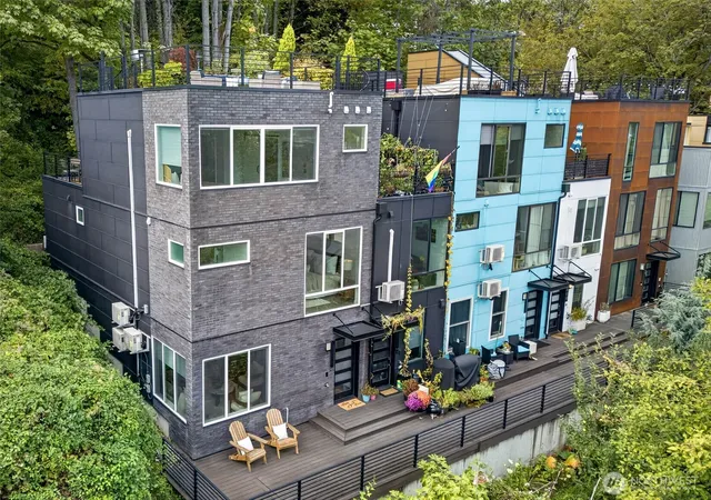 Townhouse for sale at 1615 S State St, Seattle, WA 98144 | MLS# NWM2590806