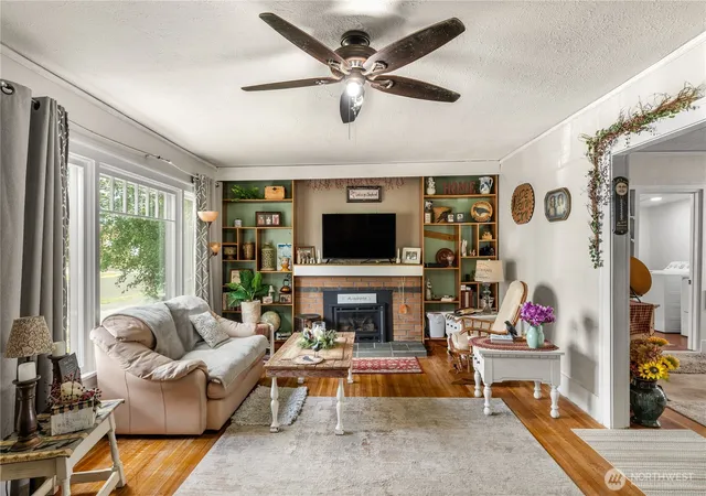 Photo 2 of Single family home for sale at 413 W Broadway Ave, Montesano, WA 98563 | MLS# NWM2590813 | Listing updated on 2026-10-26