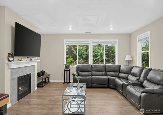 Photo 4 of Single family home for sale at 12911 Emerald Ridge Blvd E, Puyallup, WA 98374 | MLS# NWM2590814 | Listing updated on 2026-10-17