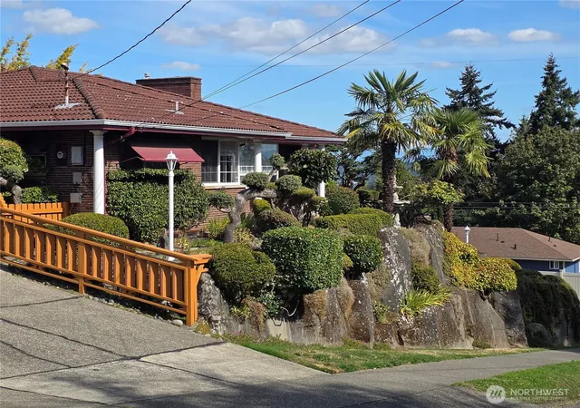 Single family home for sale at 2818 S Dawson St, Seattle, WA 98108 | MLS# NWM2590817