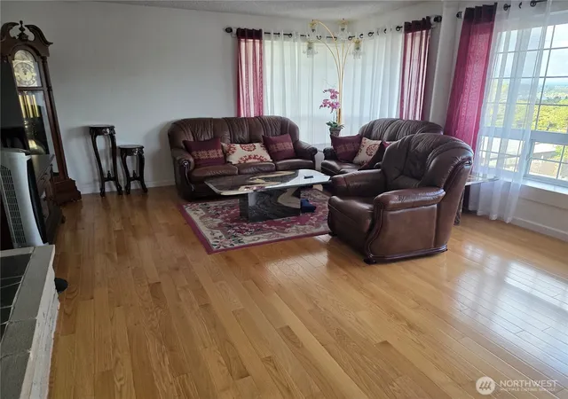 Photo 4 of Single family home for sale at 2818 S Dawson St, Seattle, WA 98108 | MLS# NWM2590817 | Listing updated on 2026-10-13