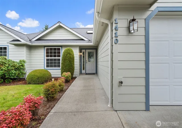 Photo 2 of Single family home for sale at 1410 Mark Twain Dr, Centralia, WA 98531 | MLS# NWM2590821 | Listing updated on 2026-10-07