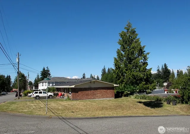 Photo 2 of Multi family home for sale at 4827 Vesper Dr, Everett, WA 98203 | MLS# NWM2590822 | Listing updated on 2026-10-06
