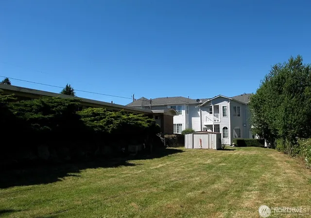 Photo 3 of Multi family home for sale at 4827 Vesper Dr, Everett, WA 98203 | MLS# NWM2590822 | Listing updated on 2026-10-06
