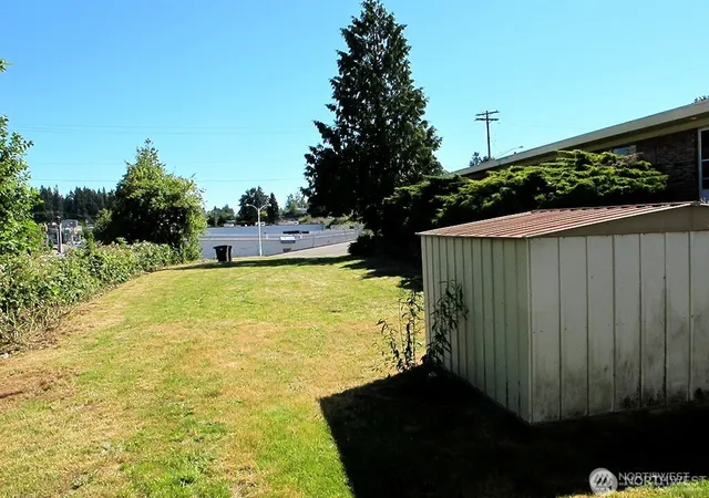 Photo 4 of Multi family home for sale at 4827 Vesper Dr, Everett, WA 98203 | MLS# NWM2590822 | Listing updated on 2026-10-06