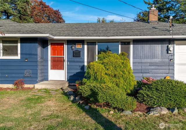 Photo 1 of Single family home for sale at 324 NE Queets St, Oak Harbor, WA 98277 | MLS# NWM2590845 | Listing updated on 2026-10-15