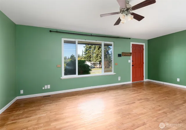 Photo 2 of Single family home for sale at 324 NE Queets St, Oak Harbor, WA 98277 | MLS# NWM2590845 | Listing updated on 2026-10-15