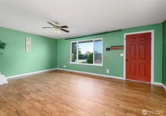 Photo 3 of Single family home for sale at 324 NE Queets St, Oak Harbor, WA 98277 | MLS# NWM2590845 | Listing updated on 2026-10-15